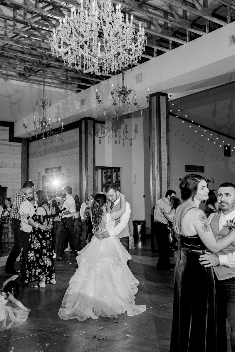 Bride and Groom first dance | Orlando Wedding Photographer