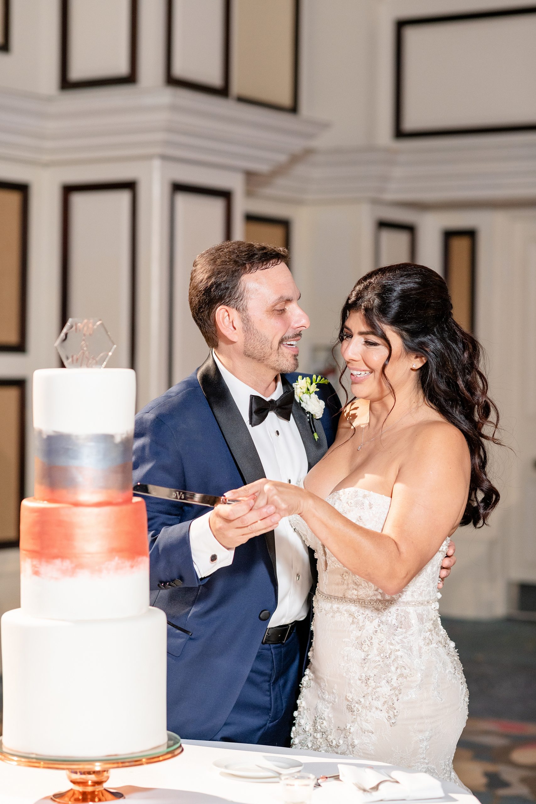 Cake Cutting | Bride and Groom | ORlando wedding photographer
