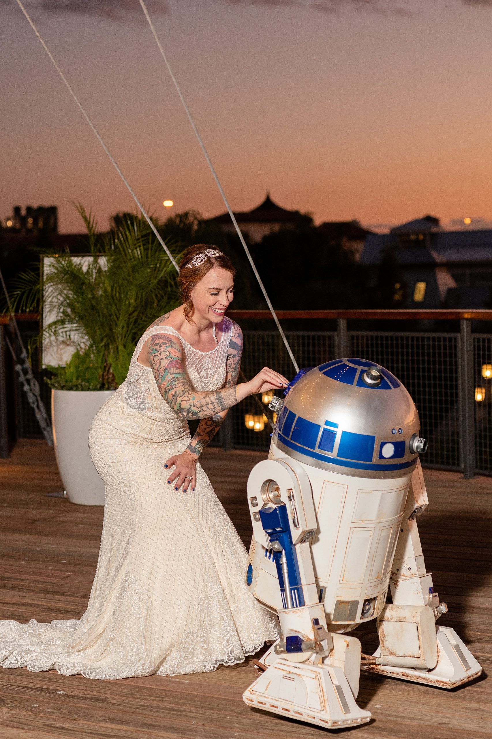 Bride with R2D2 | Orlando Wedding Photographer